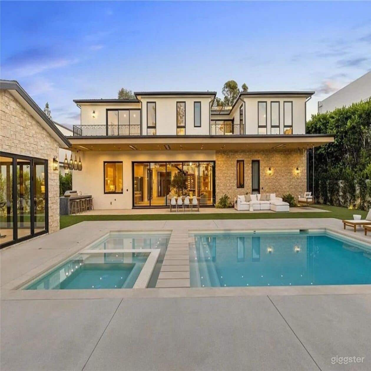 Modern Farmhouse Estate with Pool &amp; Open Interiors Photo 1