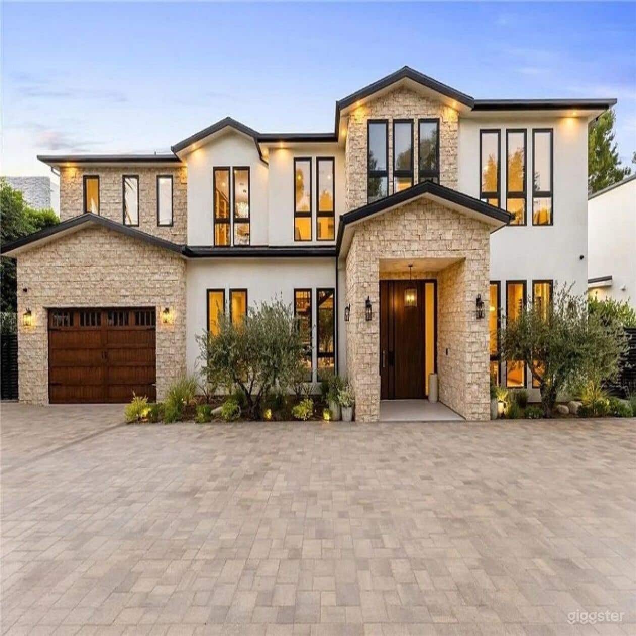 Modern Farmhouse Estate with Pool &amp; Open Interiors Photo 2