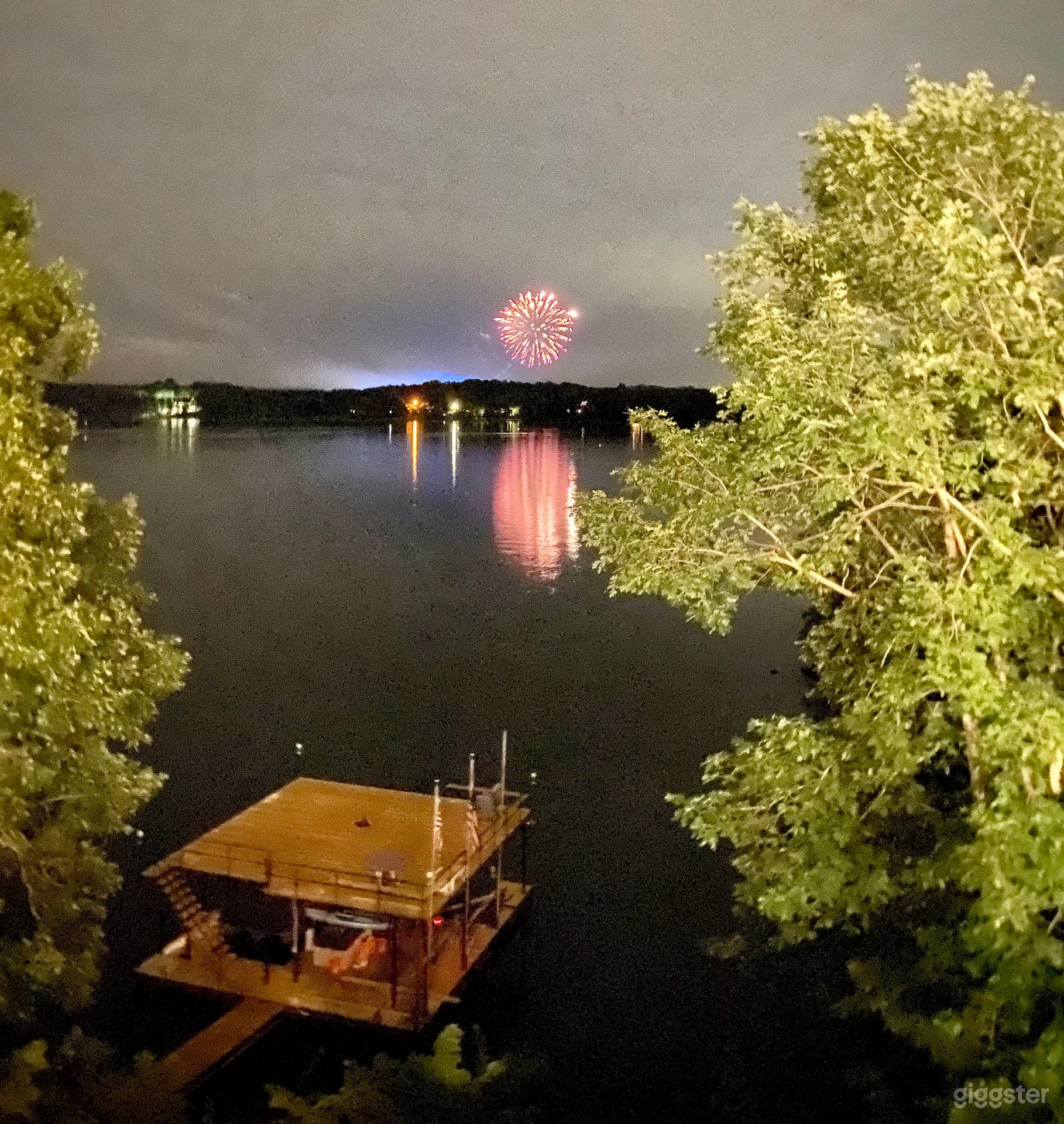 Huge, newly renovated lakehouse, stunning views Photo 1