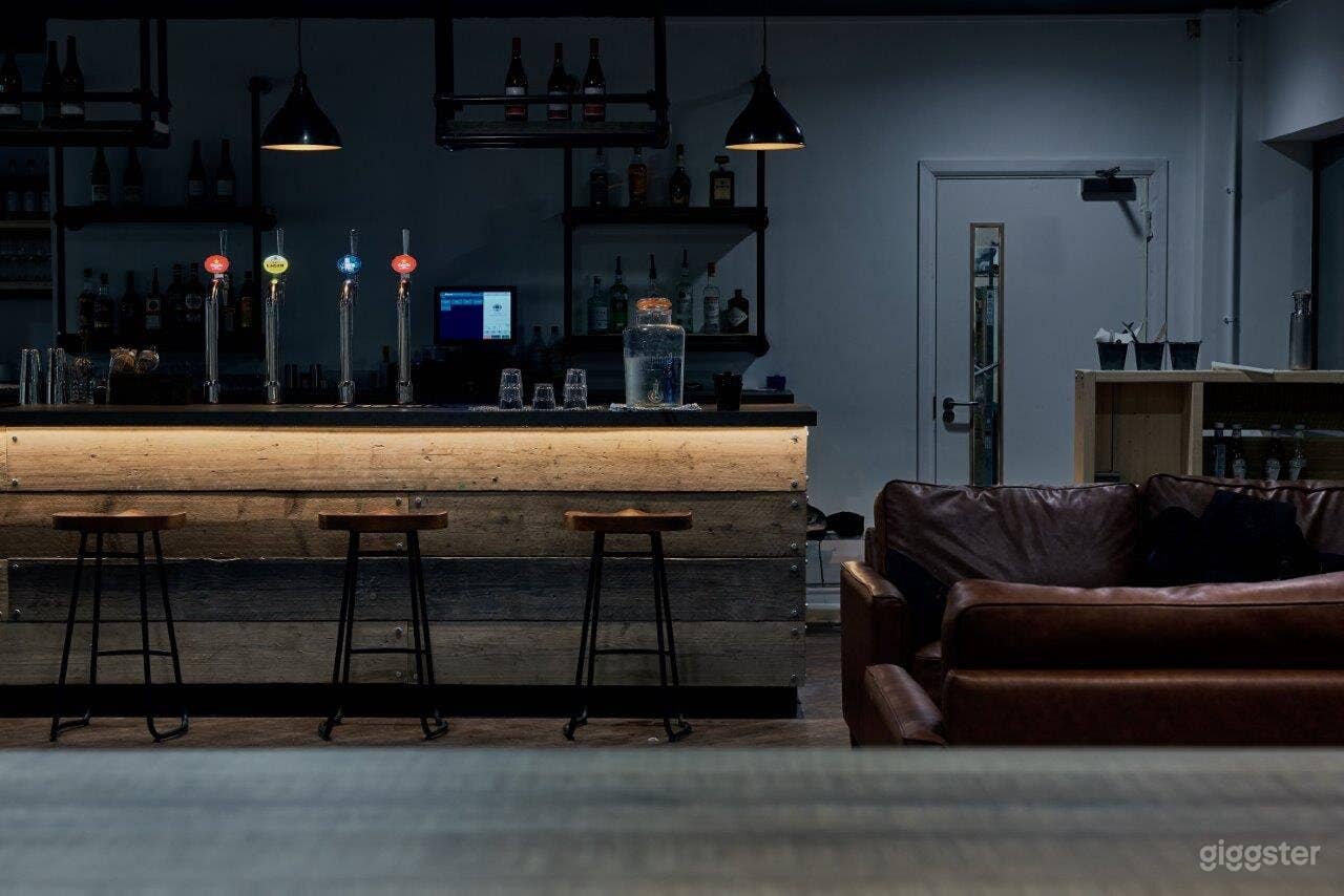 Modern Industrial Bar/Restaurant in Manchester Photo 3