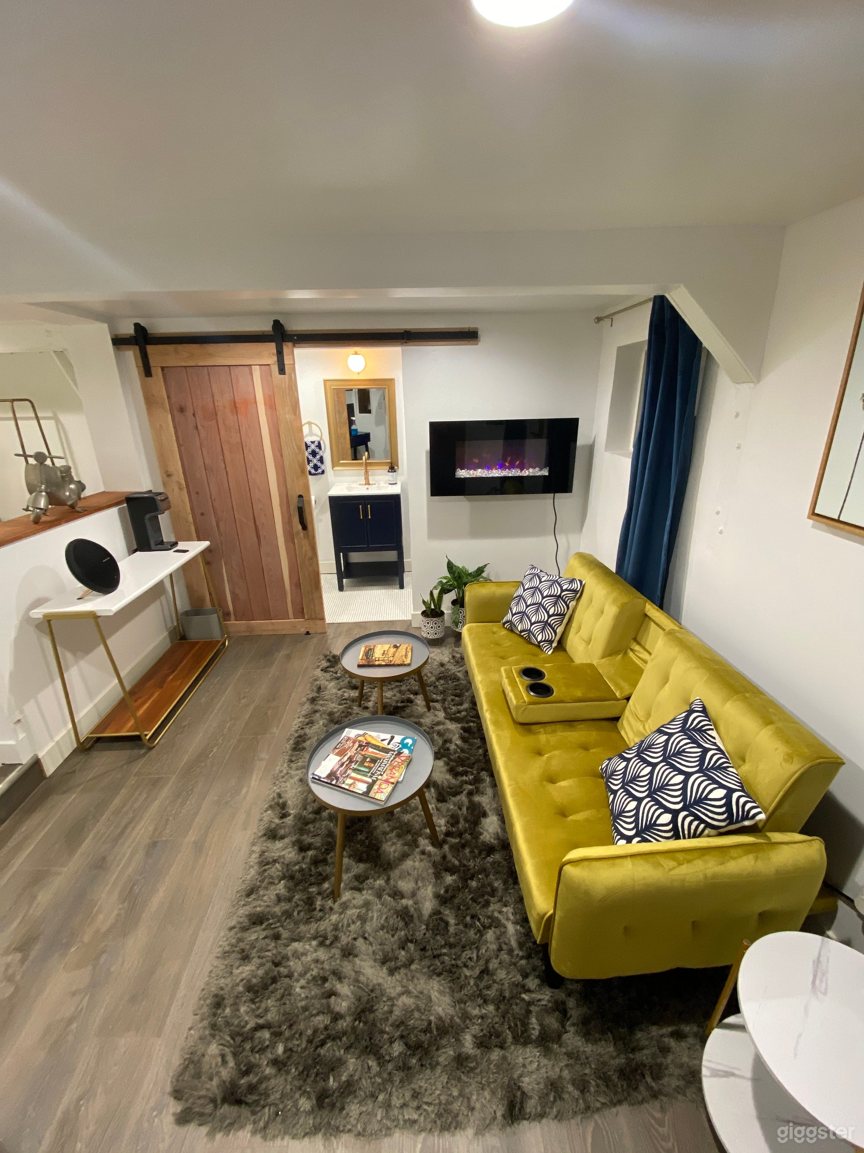 Mid Century Modern Gem Photo 1