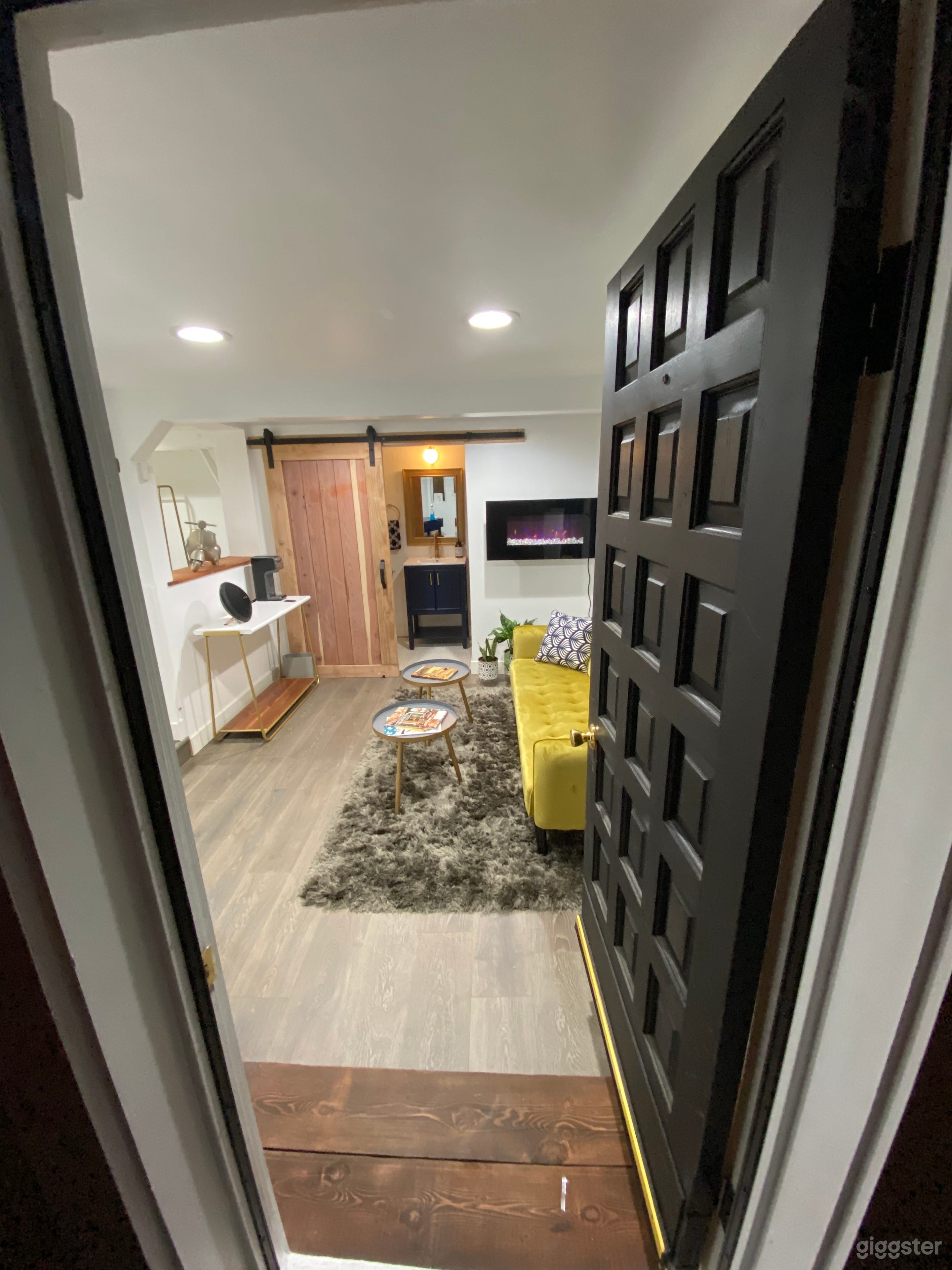 Mid Century Modern Gem Photo 3