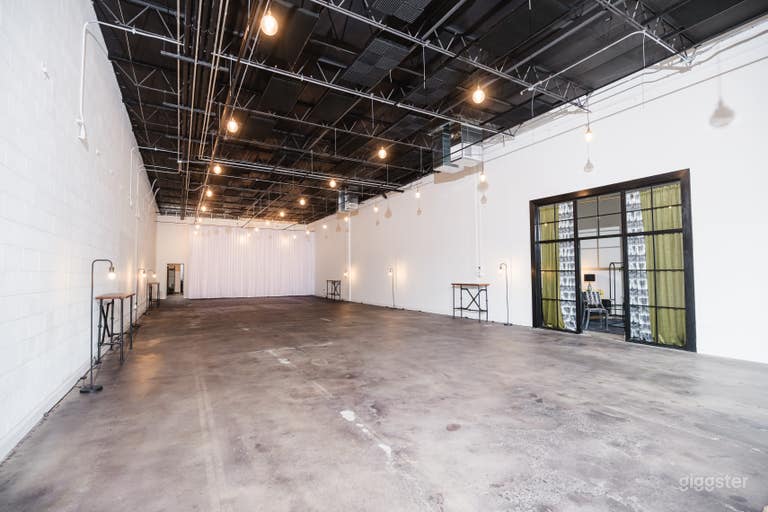  42 West | The Gallery Location Premium Tela Bianca, nessun Minimo F&B 