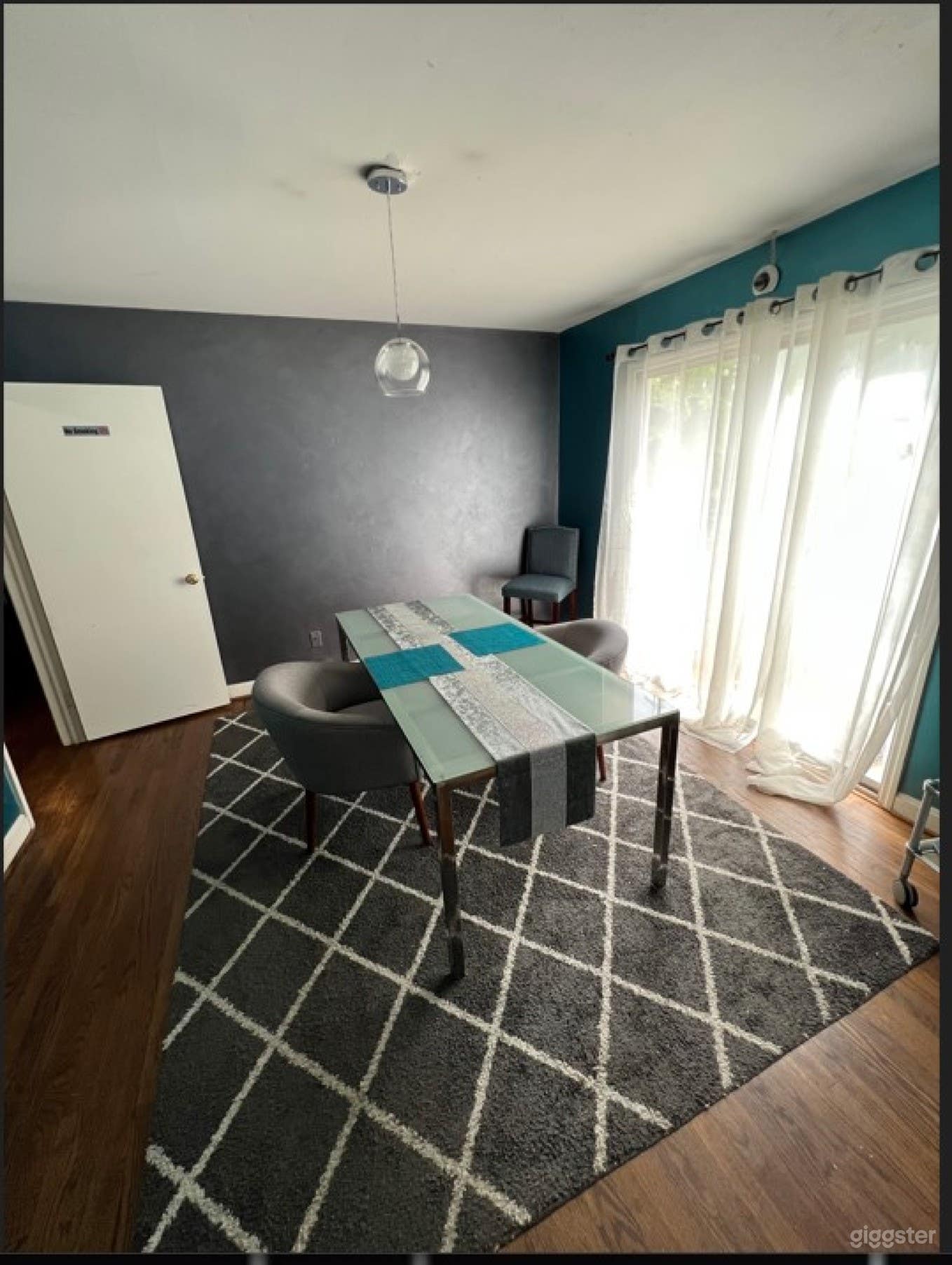 Dining Area For Film, Photoshoot And Production Photo 4