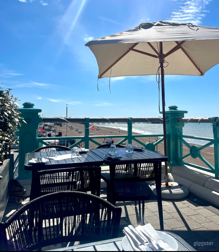  Riddle and Finns - The Beach 