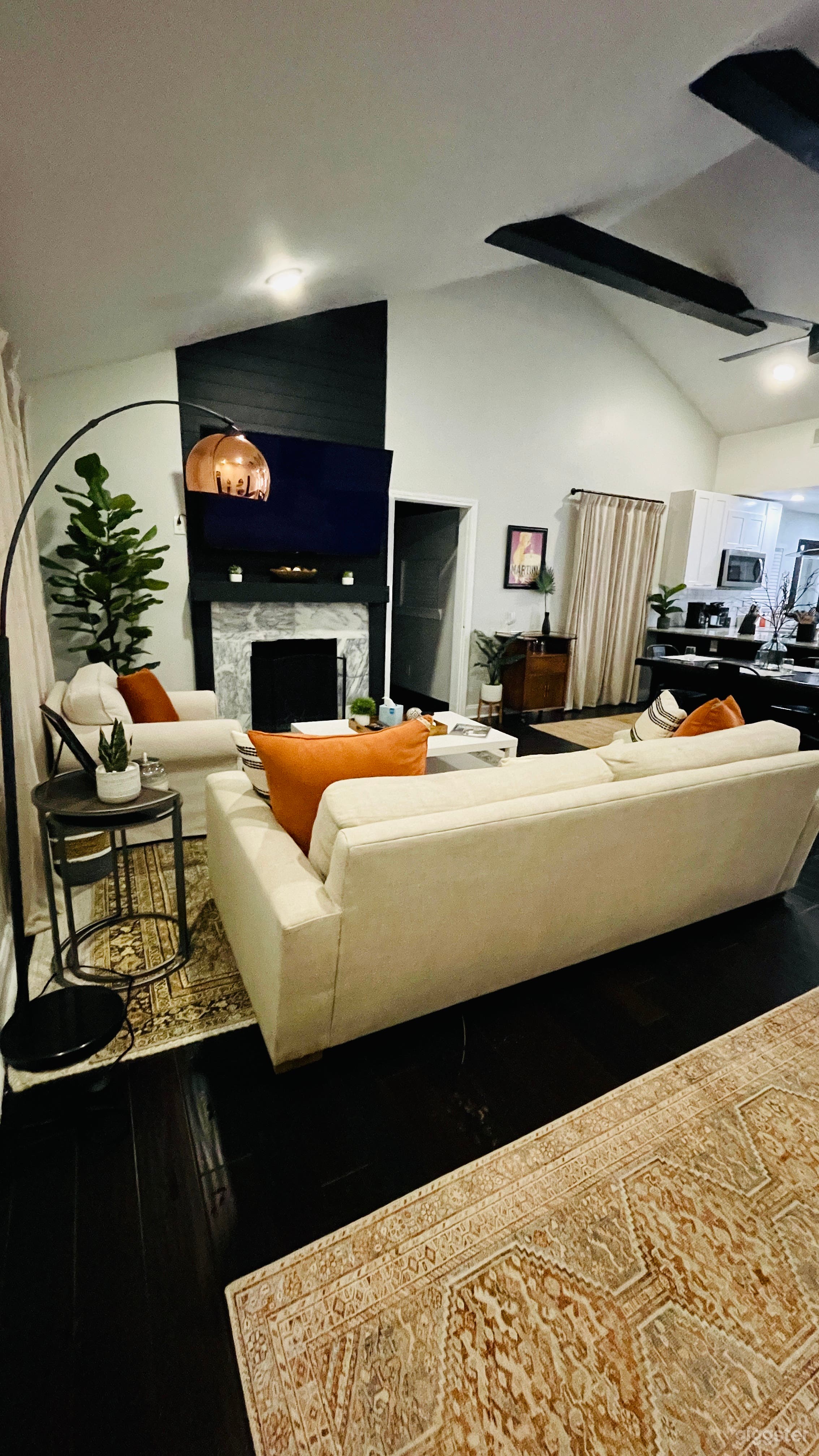 Open Concept Beltline Modern Cozy Oasis Photo 4