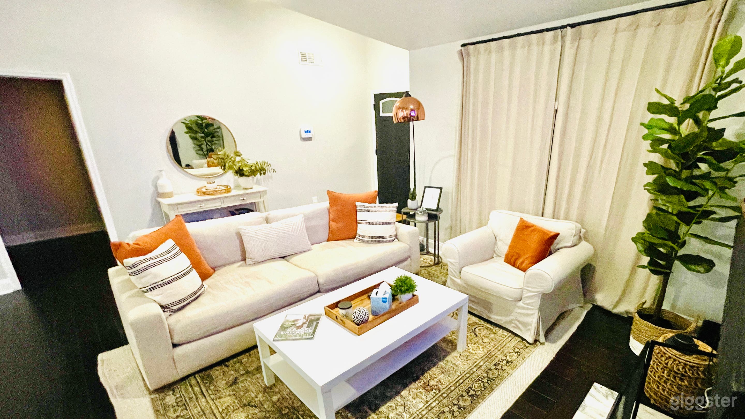 Open Concept Beltline Modern Cozy Oasis Photo 2