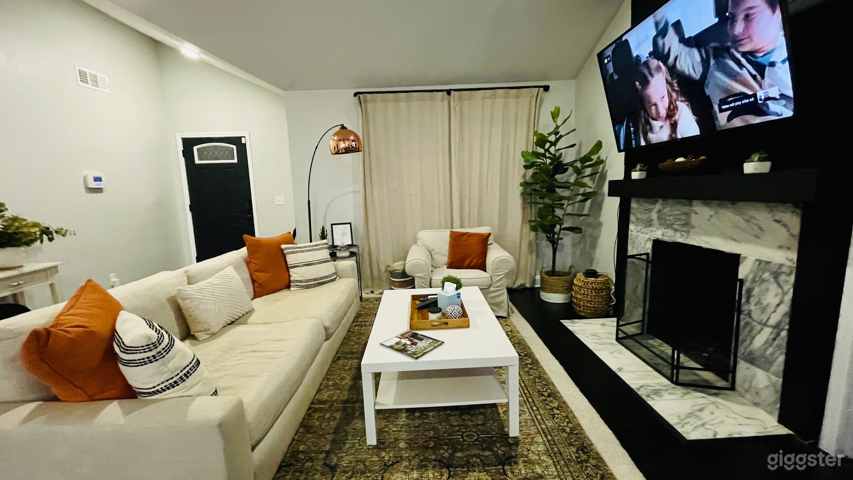 Open Concept Beltline Modern Cozy Oasis Photo 3