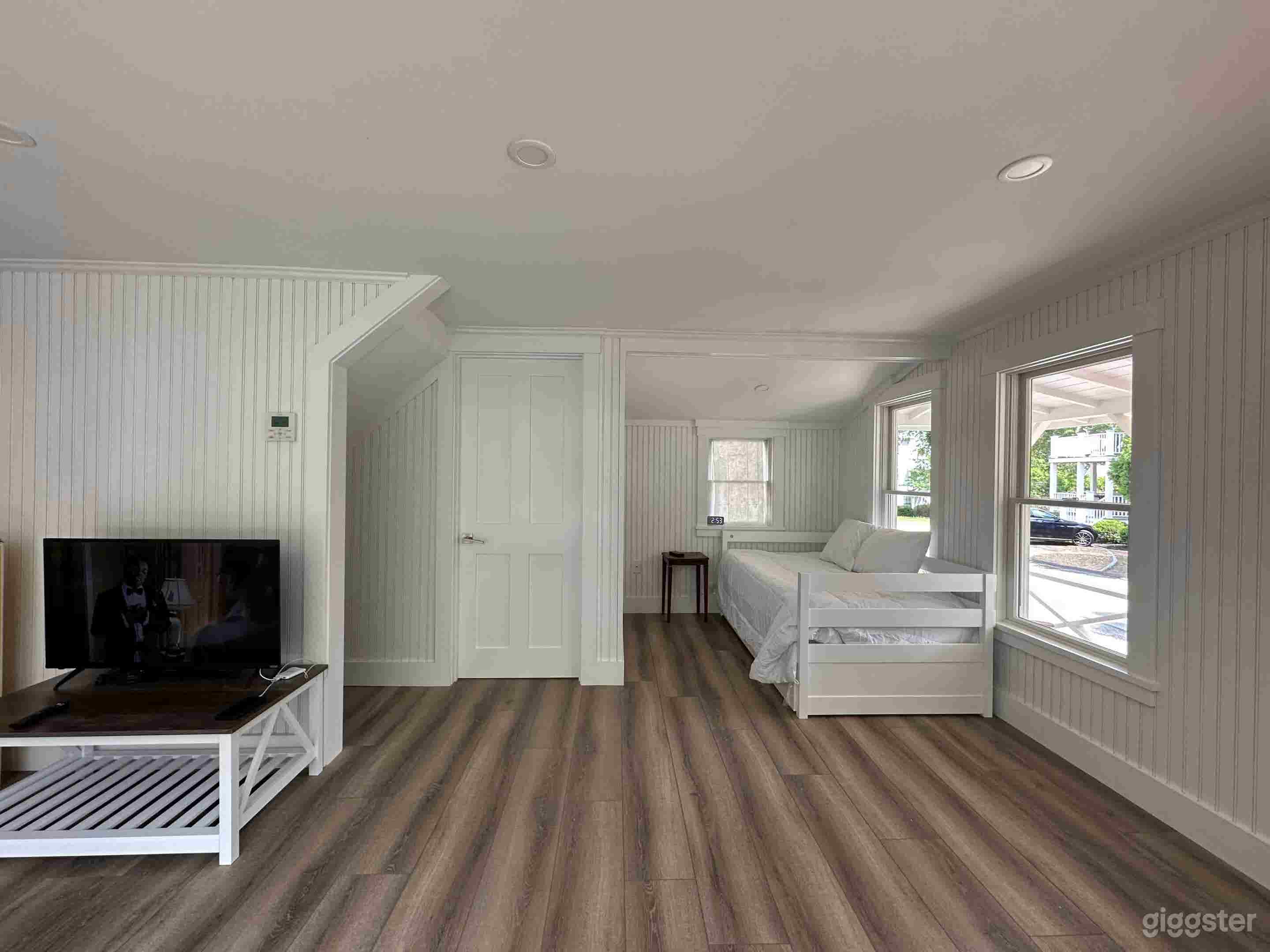 Inviting Newly Renovated Home  Photo 2