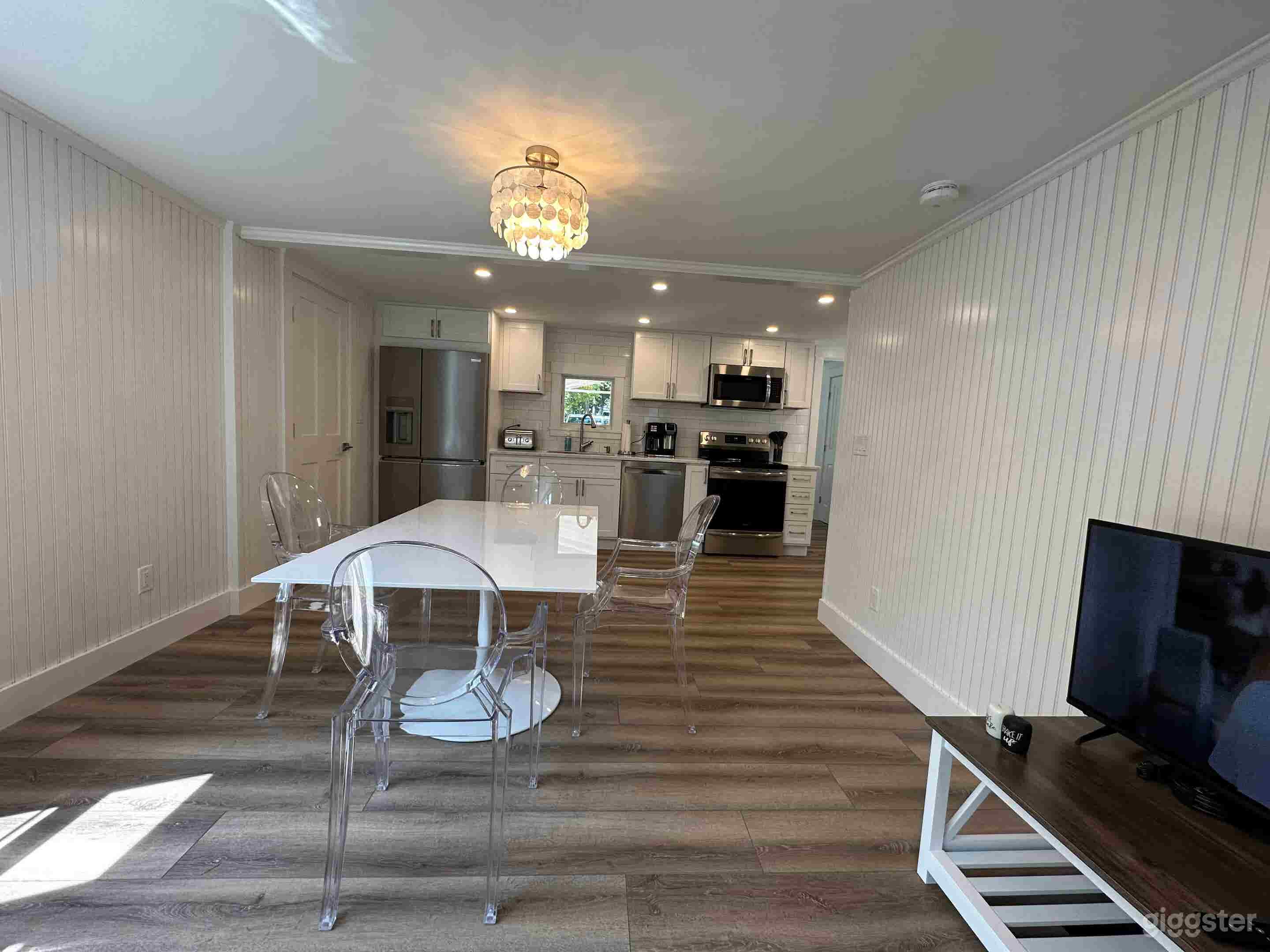 Inviting Newly Renovated Home  Photo 3