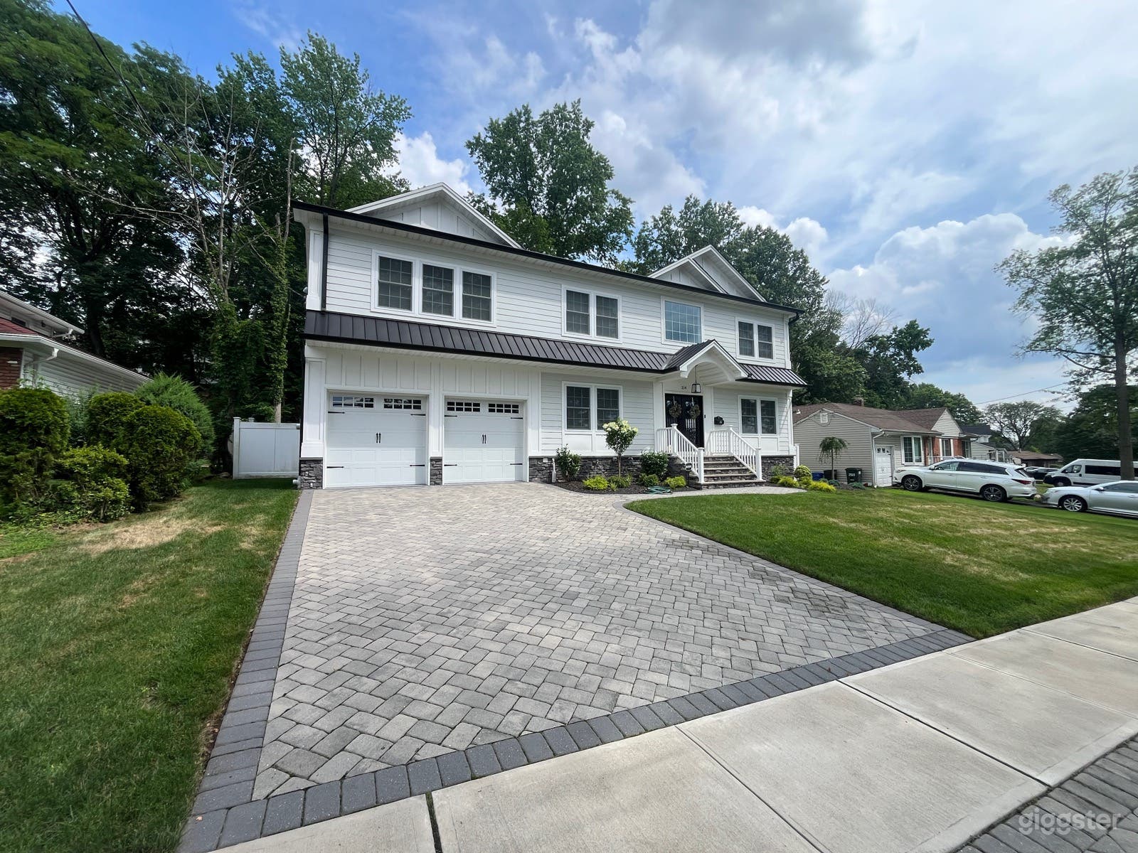 Tasteful, stylish &amp; uncluttered home in River Edge Photo 1