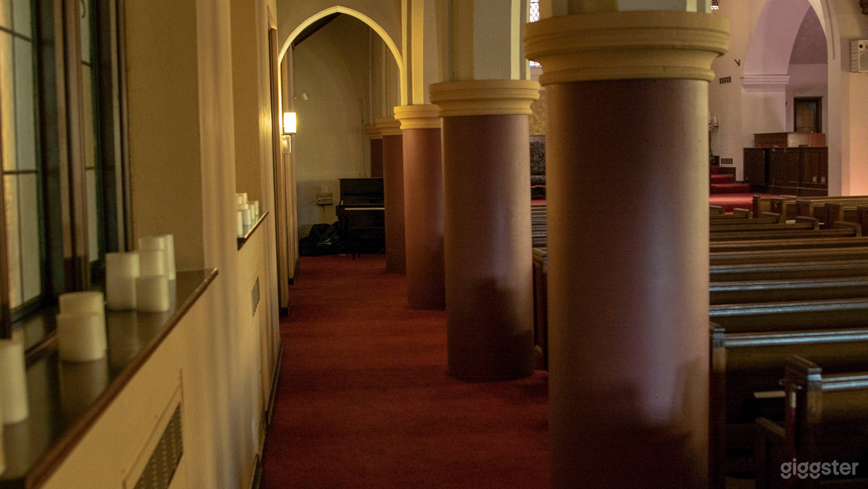 Gorgeous Chapel - Hollywood Photo 4