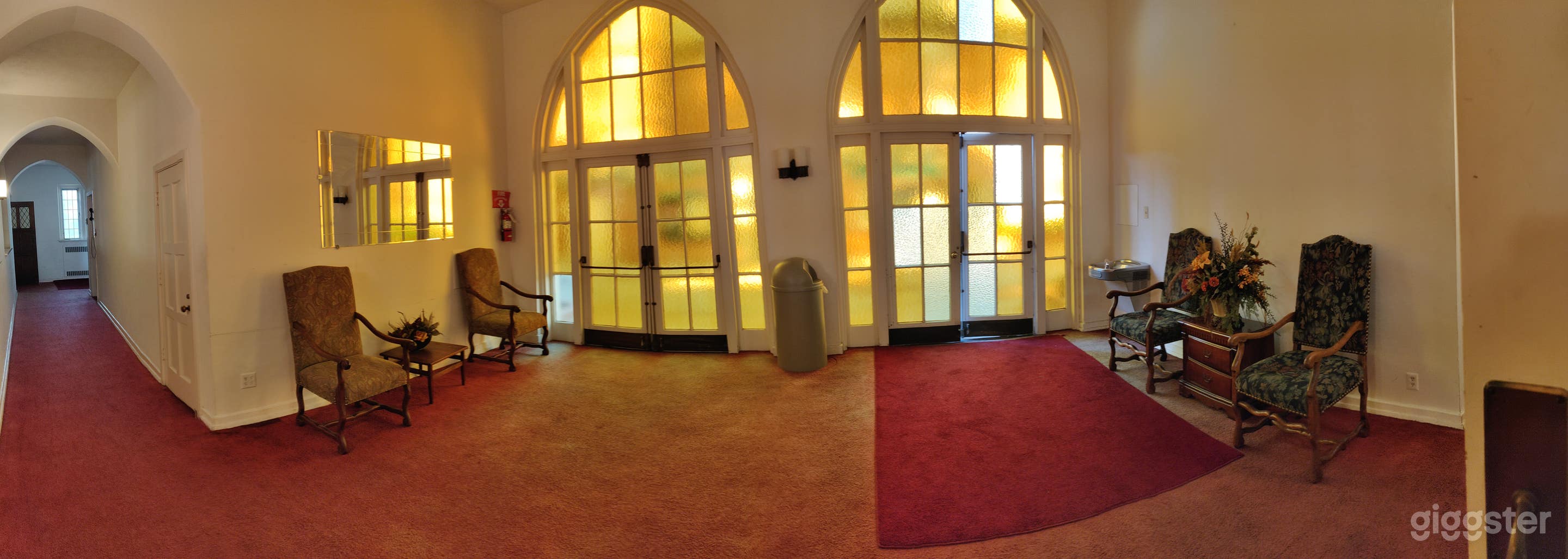 Gorgeous Chapel - Hollywood Photo 2