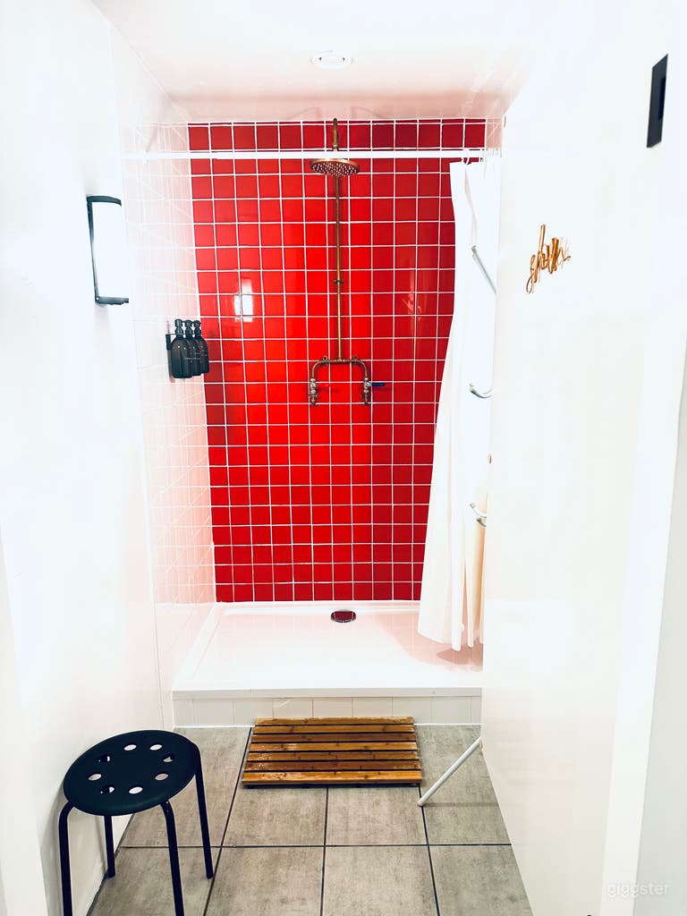  One of our 3x showers including toiletries 