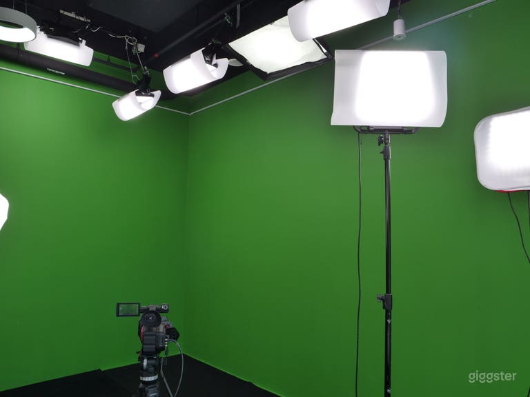  Green screen for production 