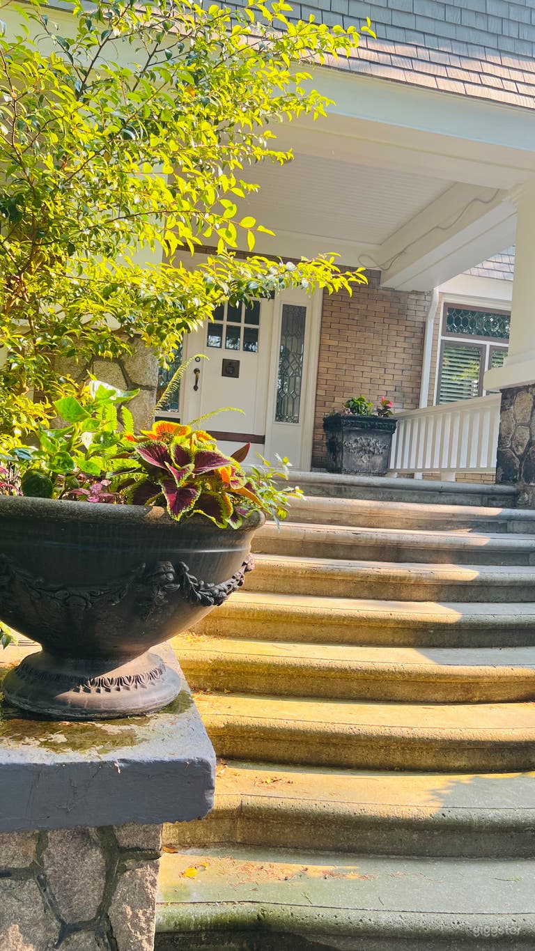  1914 Mansion with sea, mountain and city view 