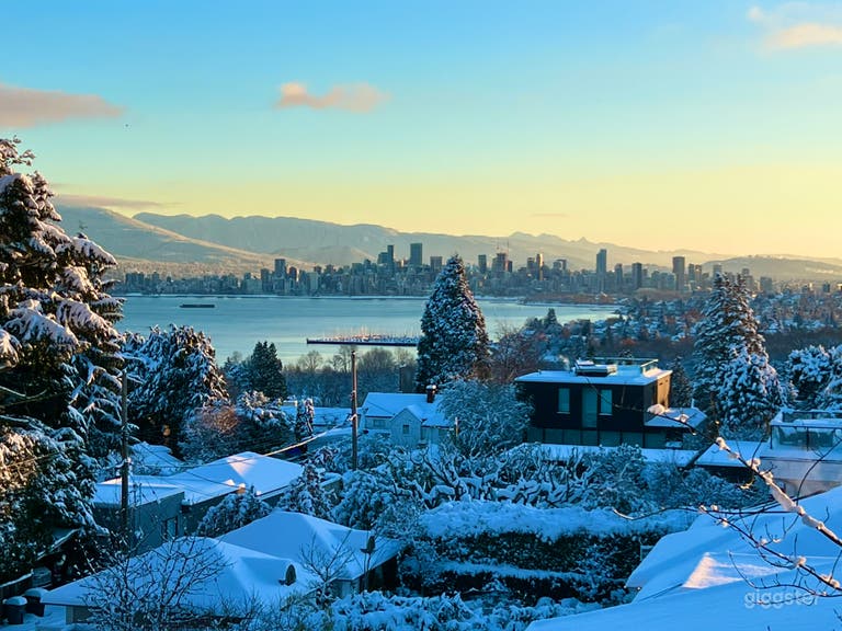  1914 Mansion with sea, mountain and city view 
