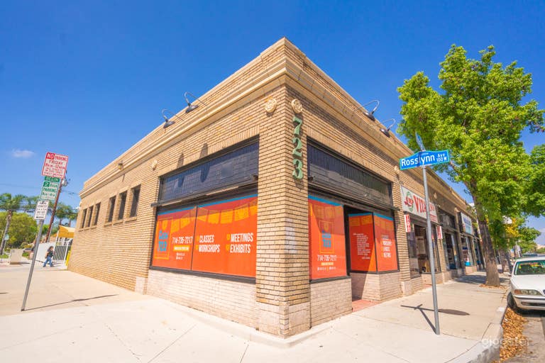  Outside Building 
Corner of South Harbor Blvd. and Rosslyn Ave. 