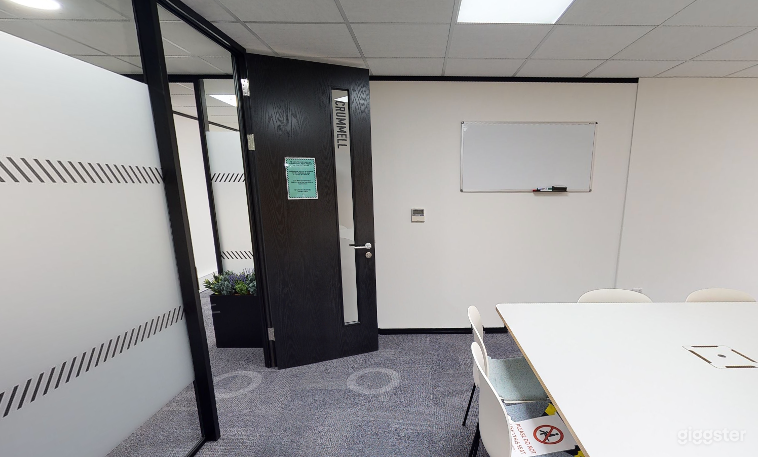 Crummel Meeting Room for 12 Persons Photo 2