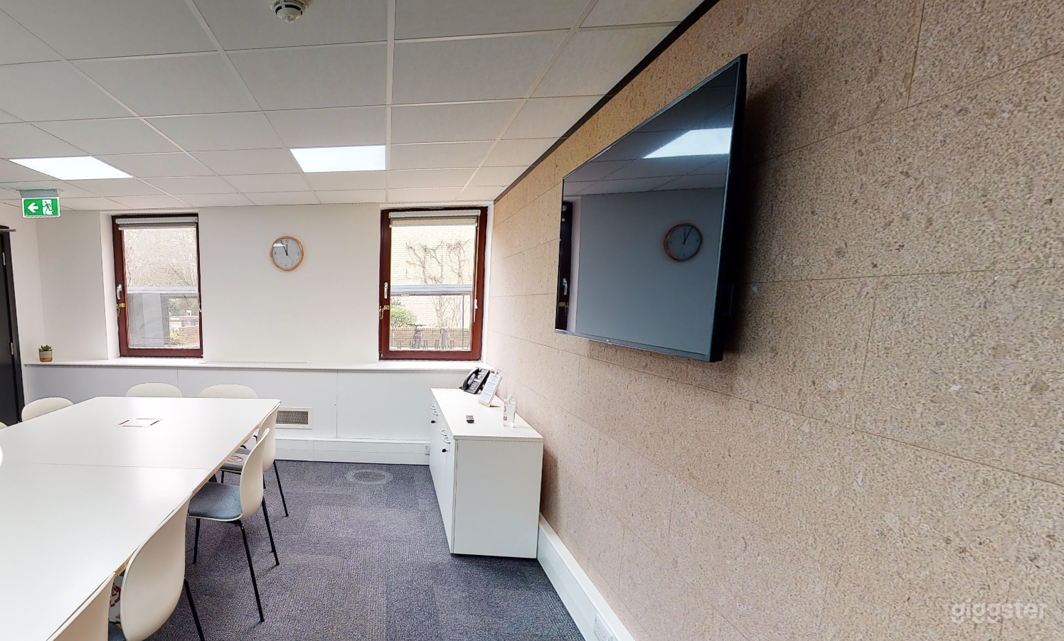 Crummel Meeting Room for 12 Persons Photo 3