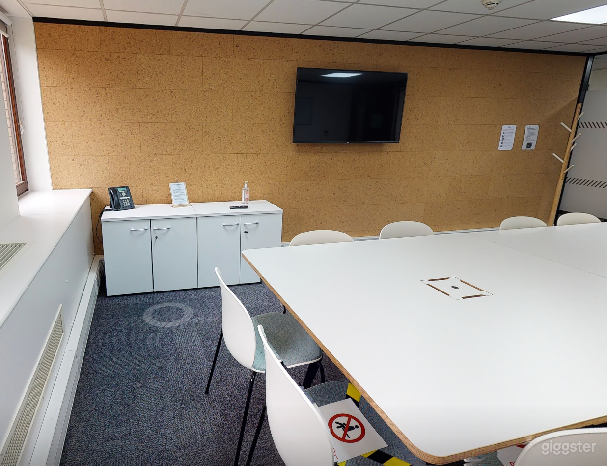 Crummel Meeting Room for 12 Persons Photo 4