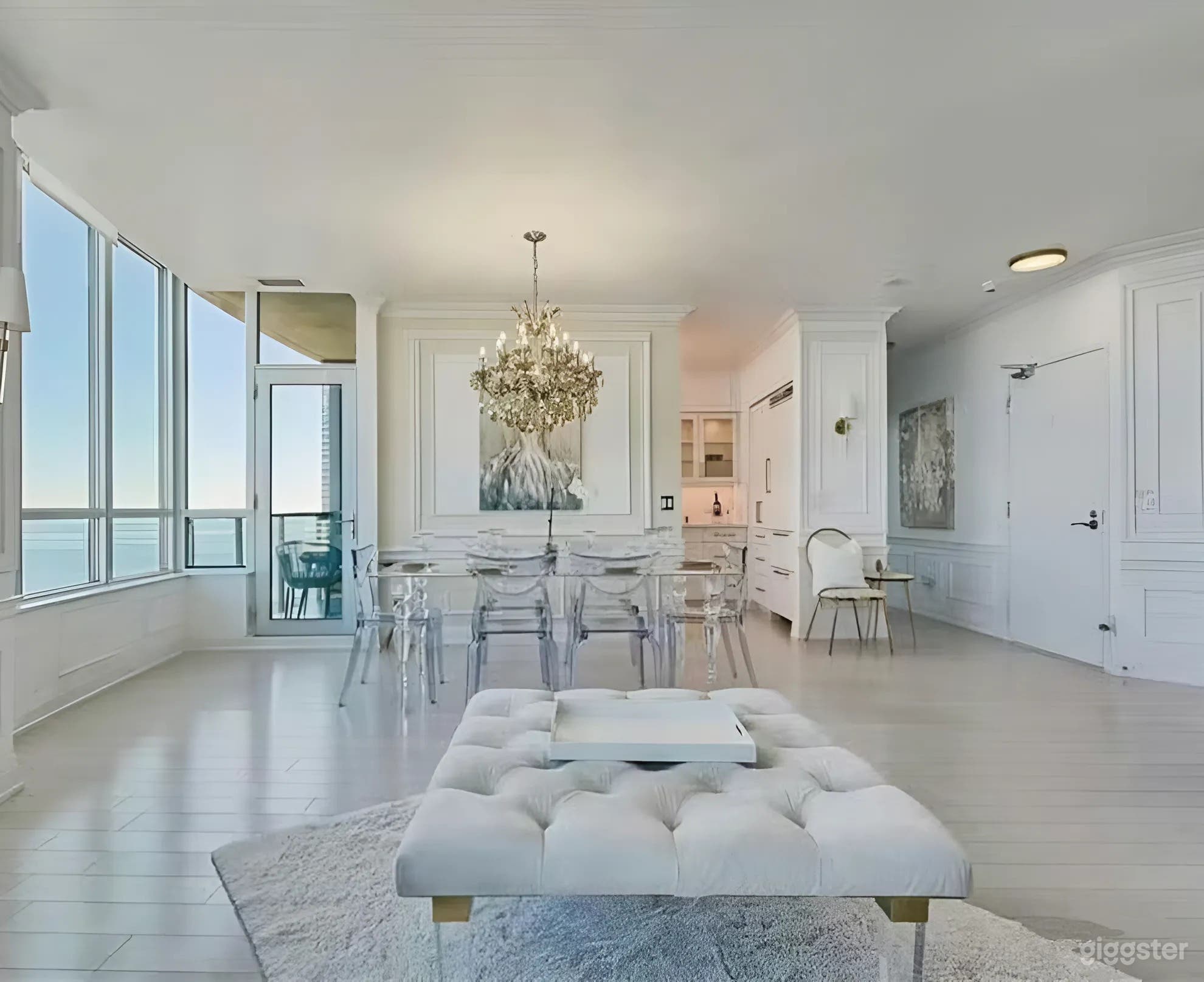 Penthouse City View Condo  Photo 1