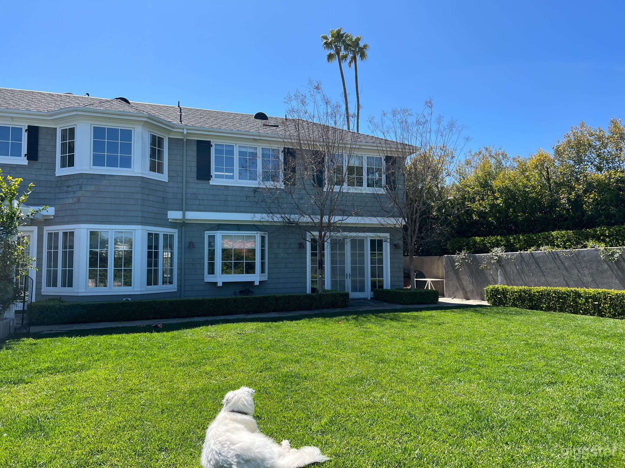 Bright Cape Cod Home  Photo 3