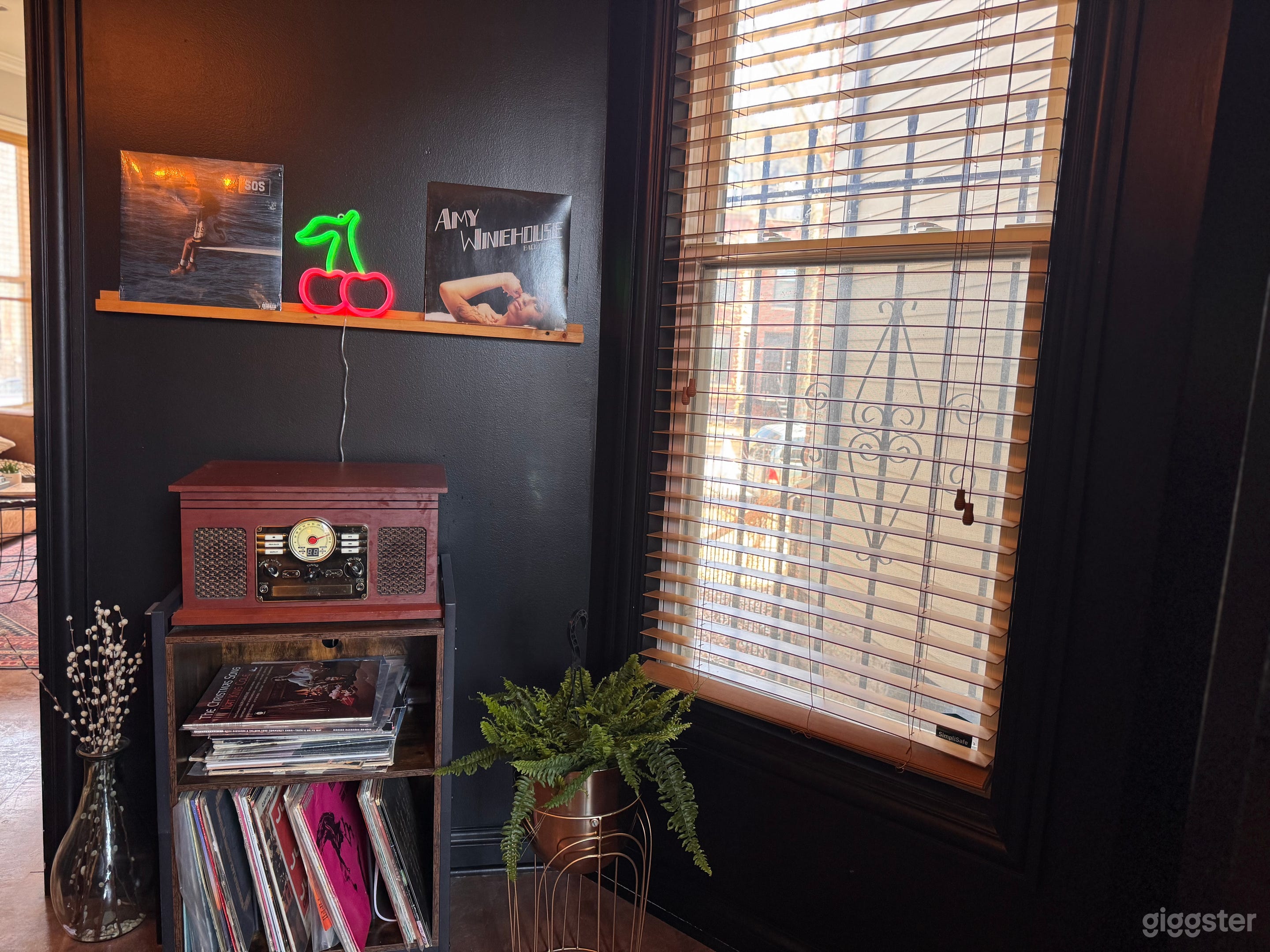 Sunny + Beautiful Bronzeville Brownstone  Photo 3