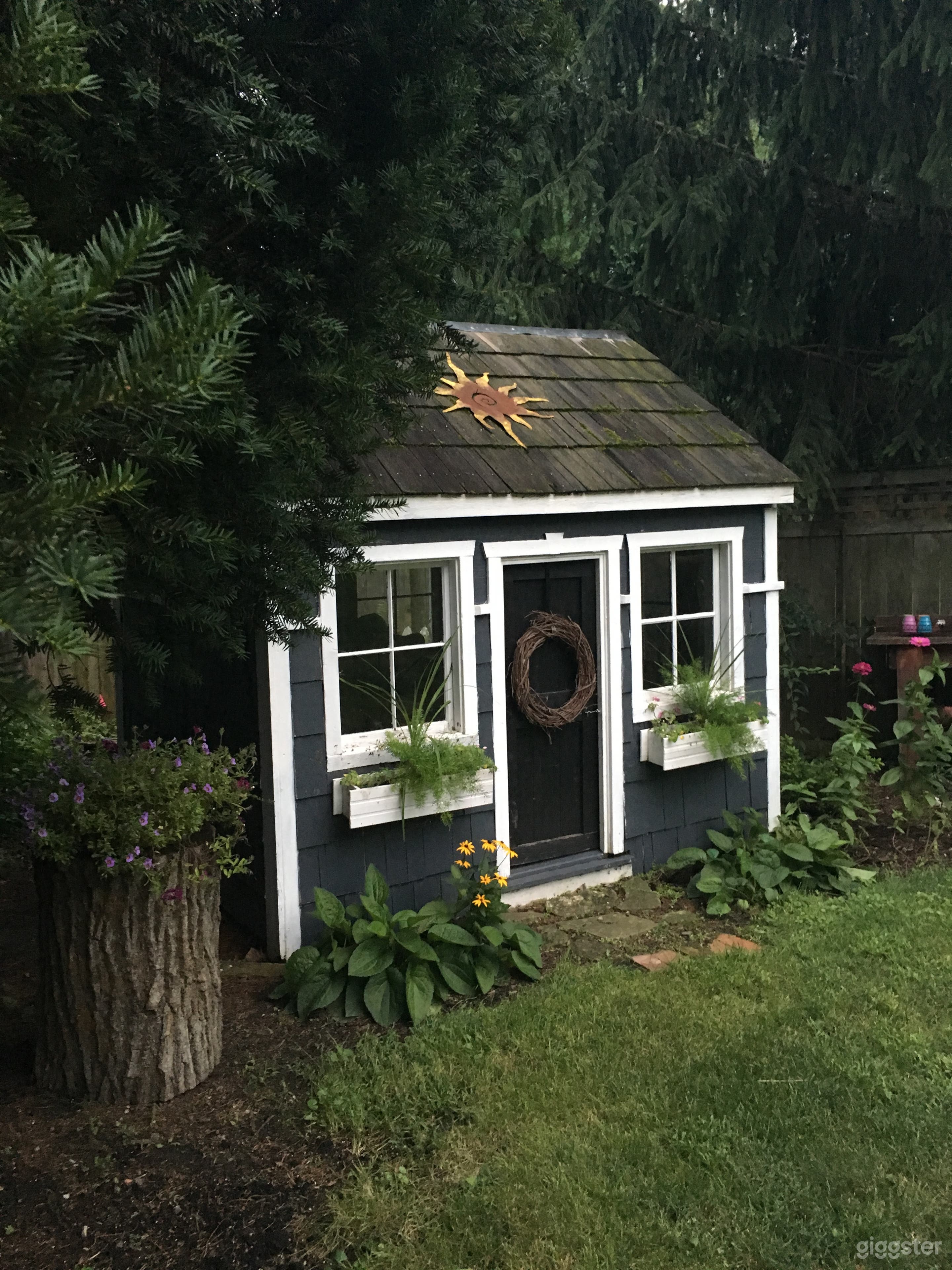 Cape Cod w/cedar shingle on a cobblestone str.  Photo 4