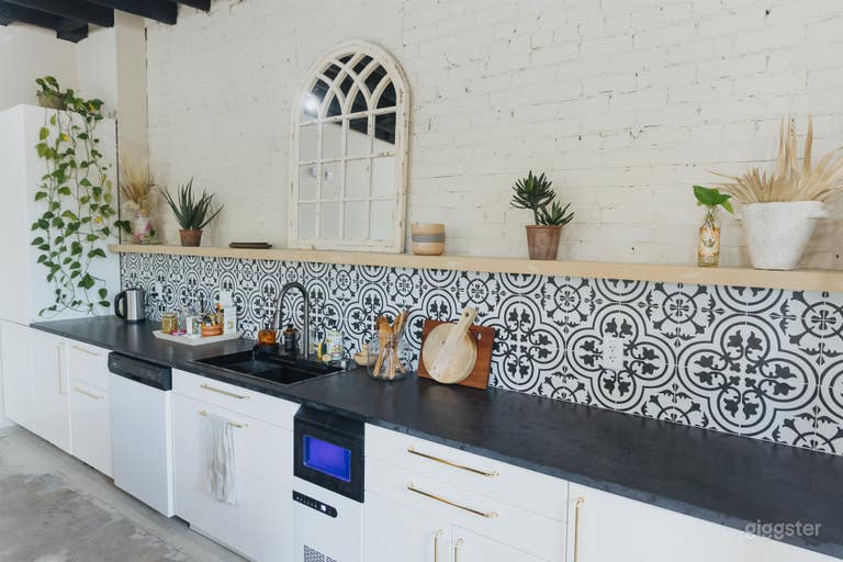  Content Friendly Kitchen 