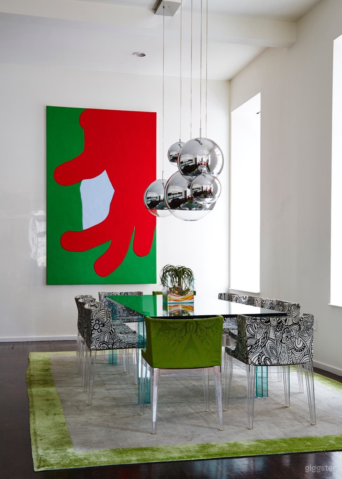 Modern Apartment With Red Interior Accents Photo 3