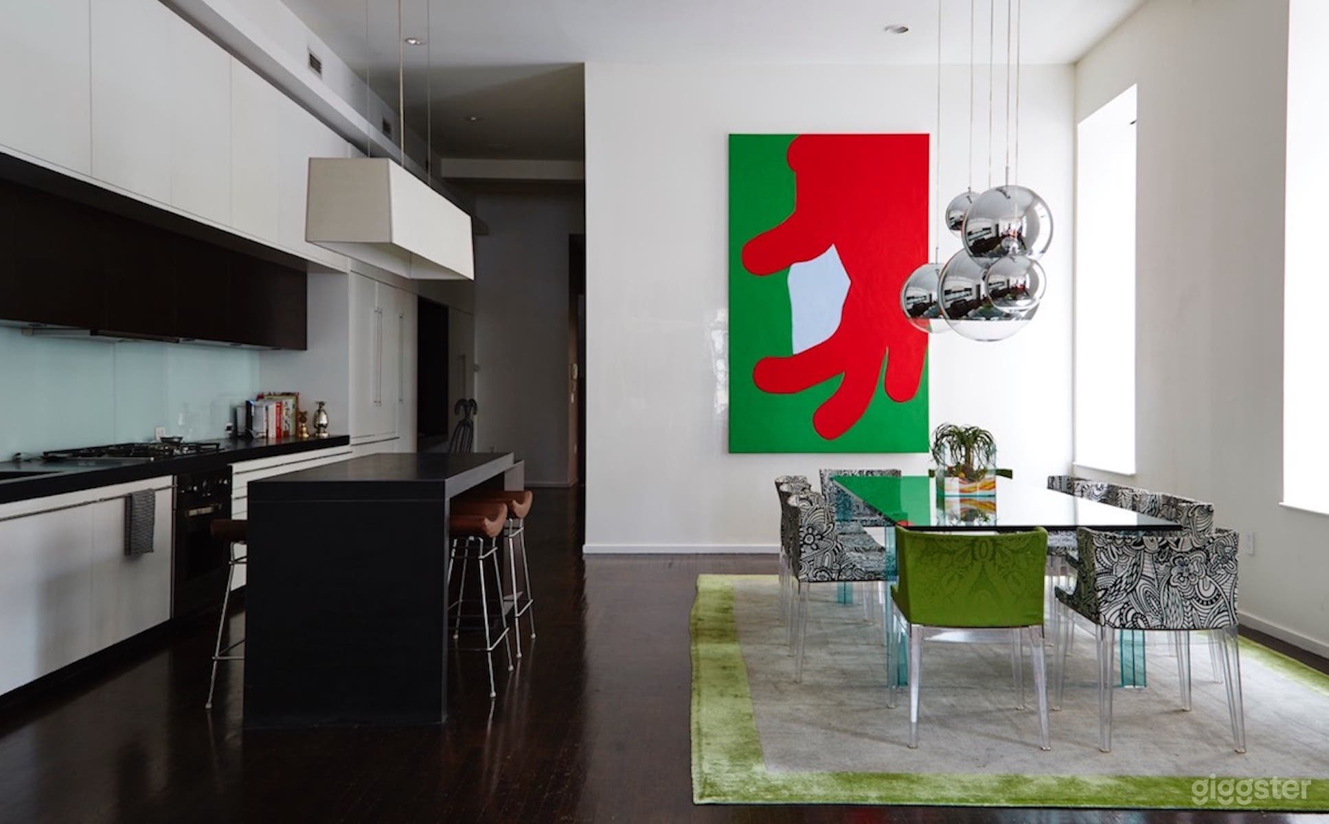 Modern Apartment With Red Interior Accents Photo 4