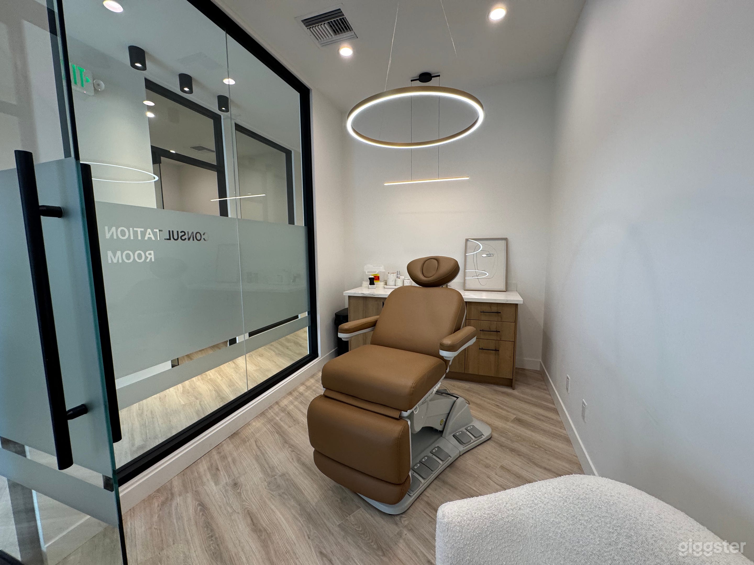 Luxury medical  doctor office Photo 1