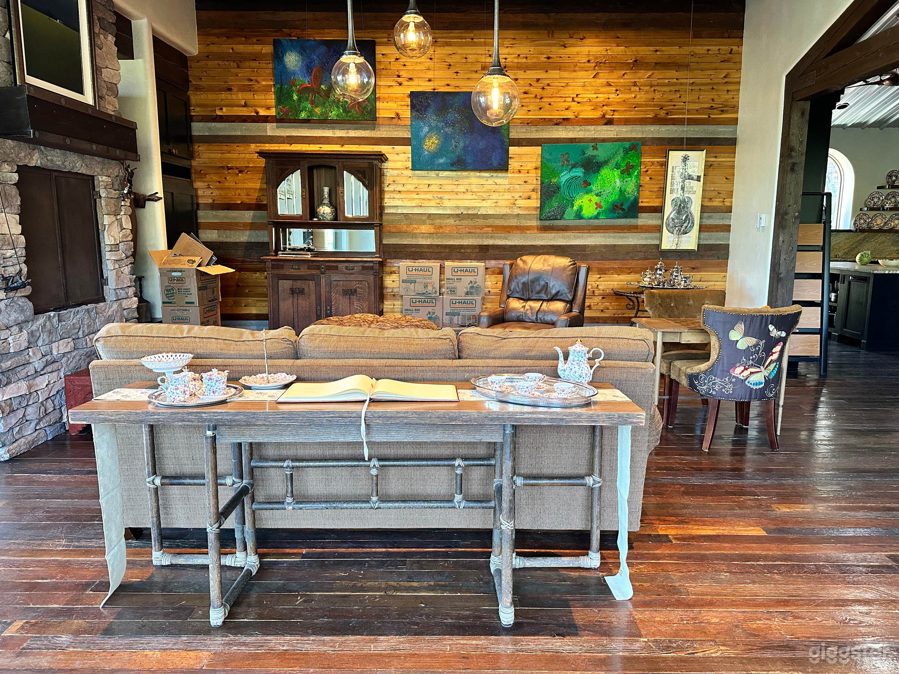 Convenient mountain home with epic views Photo 1