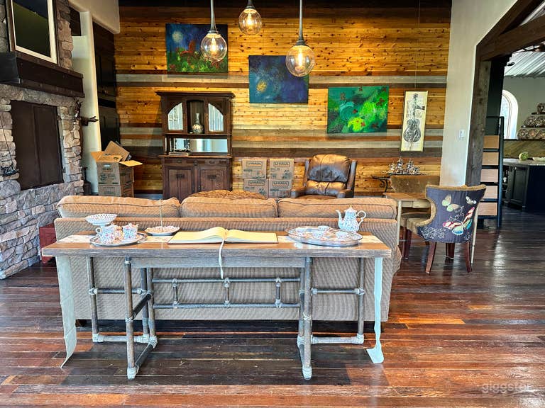  Convenient mountain home with epic views 