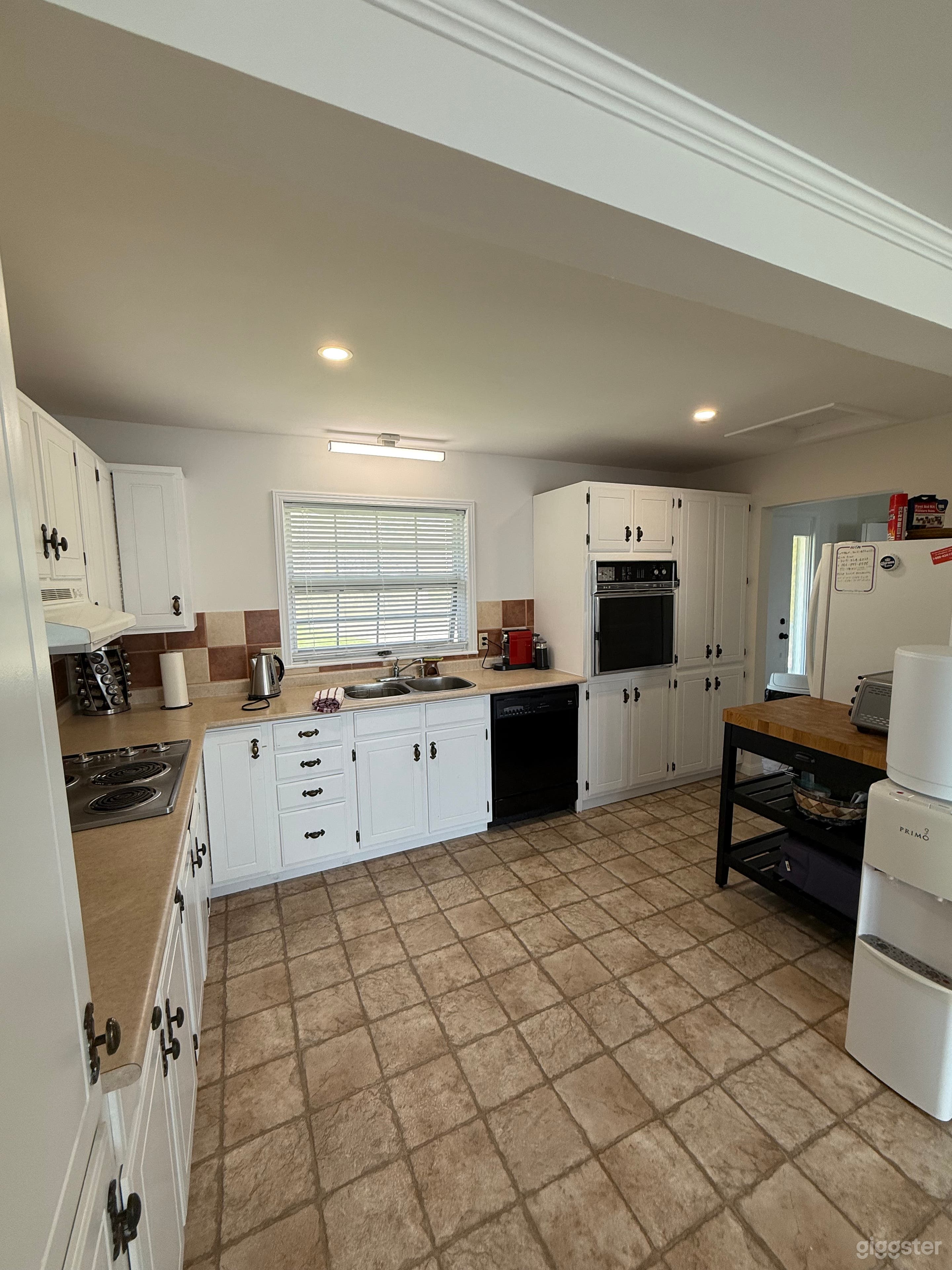 Beautiful Endless Lake Simcoe Waterfront Cottage Photo 3