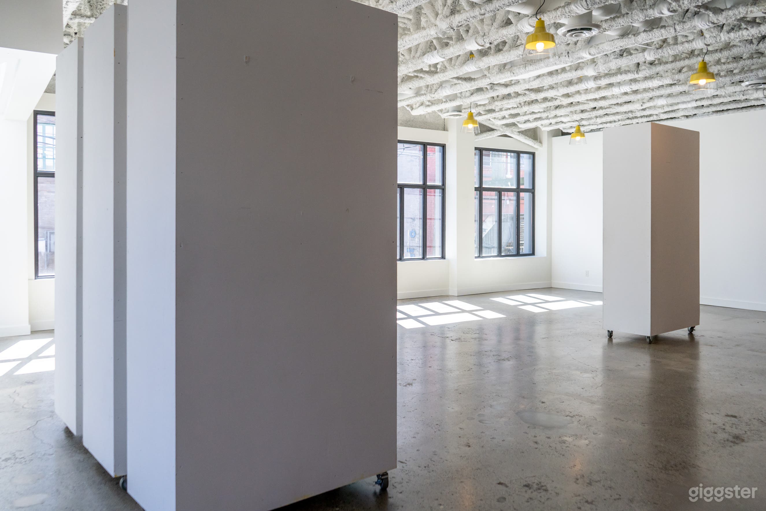 Beautiful Urban Open Concept Space Photo 2