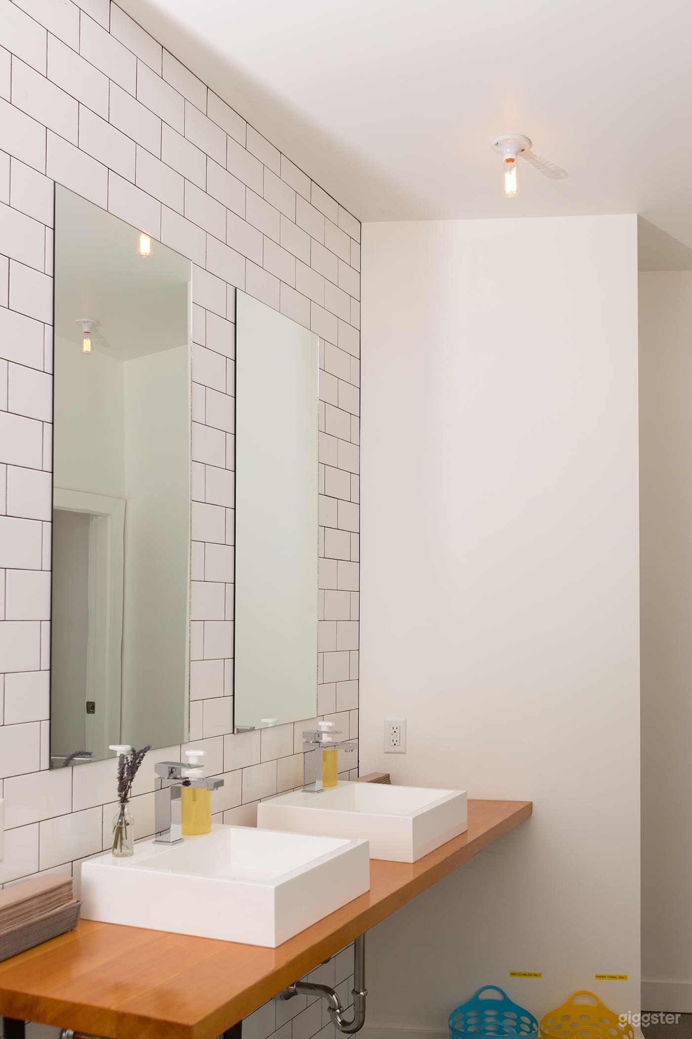 Beautiful Urban Open Concept Space Photo 3