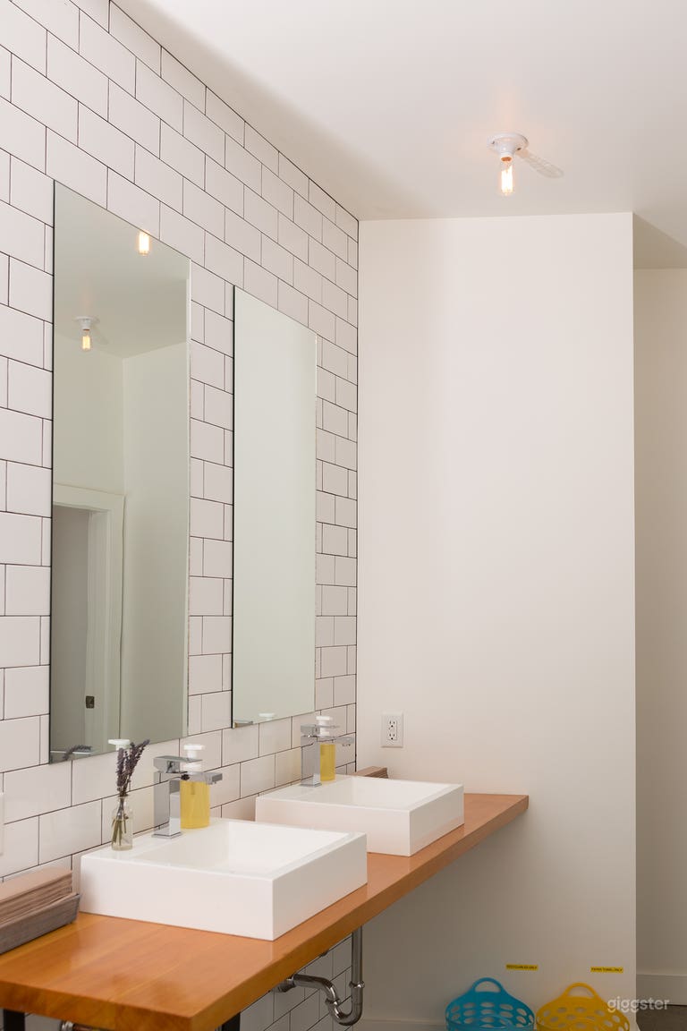  Beautiful Urban Open Concept Space 