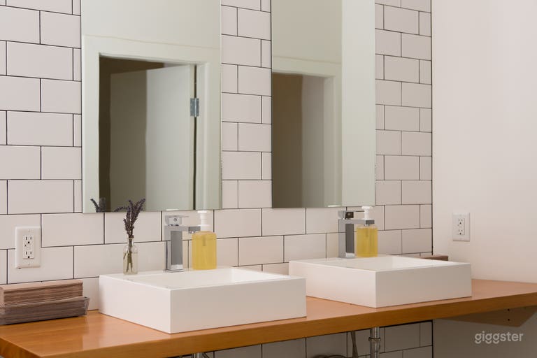  Beautiful Urban Open Concept Space 