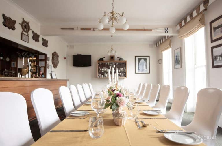  Bright and Stylish Member's Bar for Any Events  