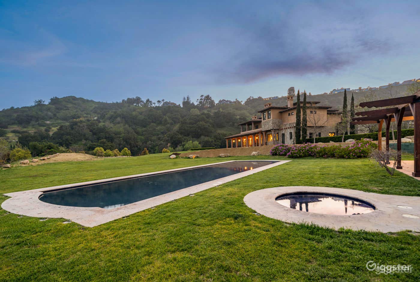  LUXURIOUS OASIS: BENEDICT CANYON'S CINEMATIC/POOL Photo 1