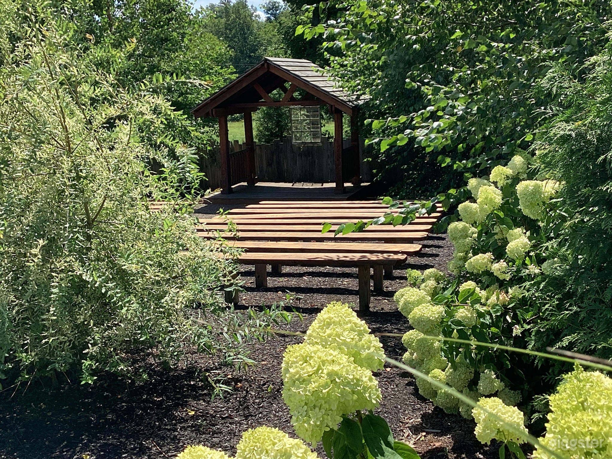 Lovely outdoor ceremony venue  Photo 1