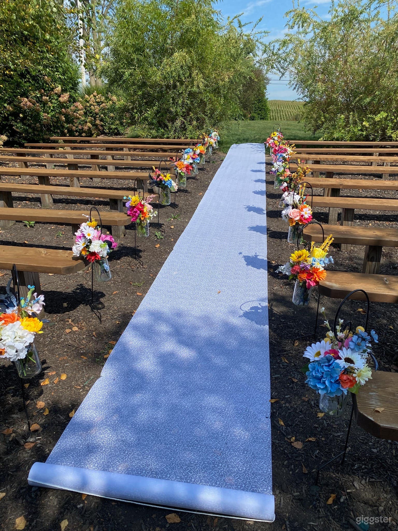 Lovely outdoor ceremony venue  Photo 3