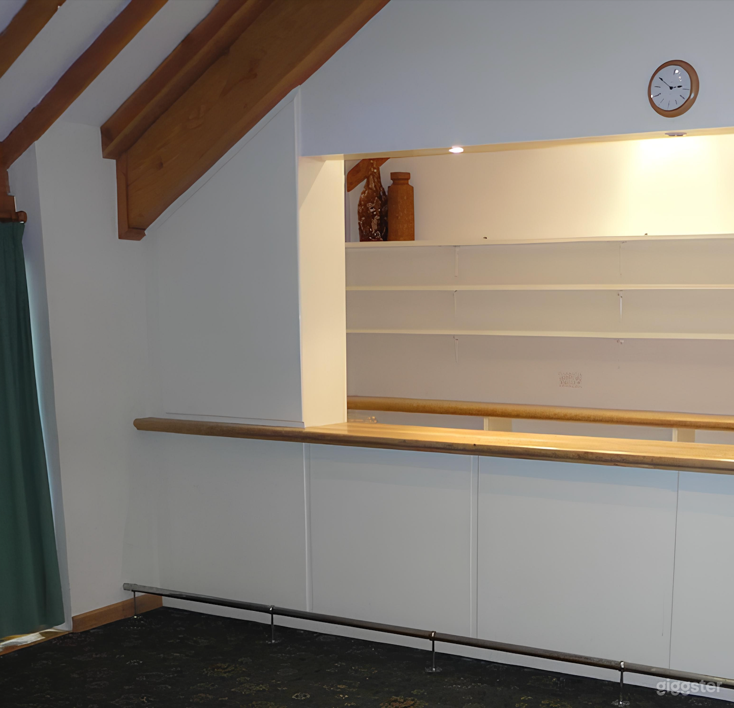 Modern Bar and Committee Room Photo 2