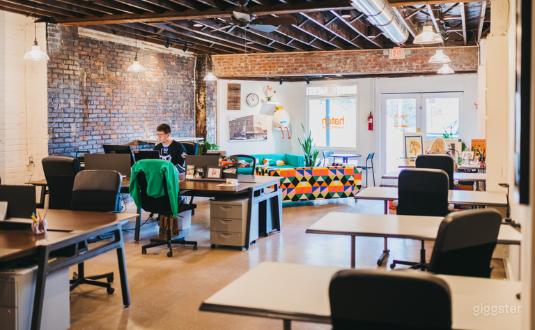  Comfortable and Engaging Workspace 