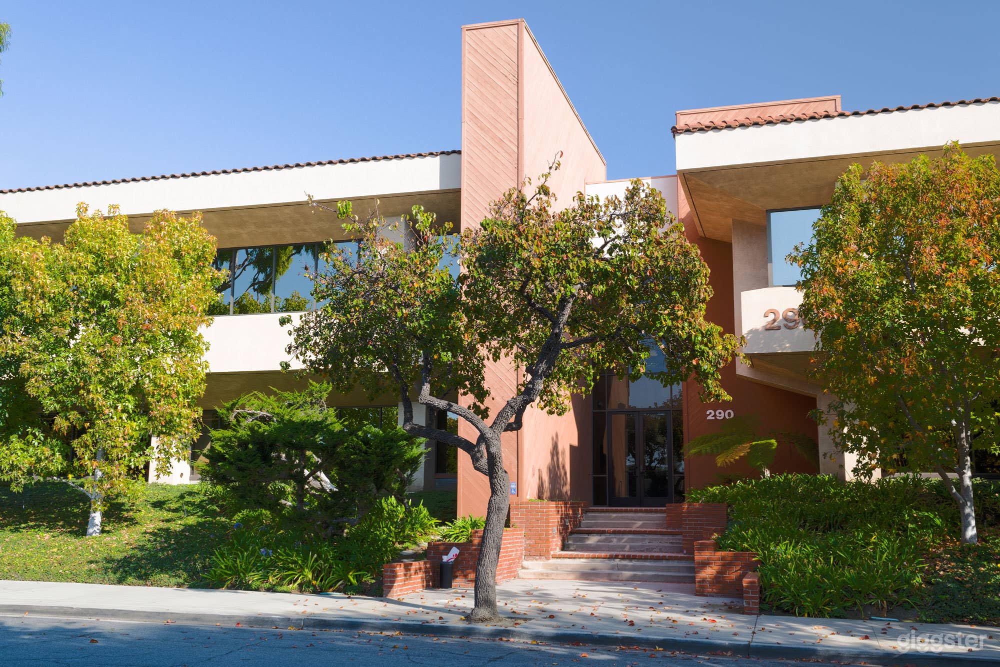 Executive Suites in Ventura  Photo 4