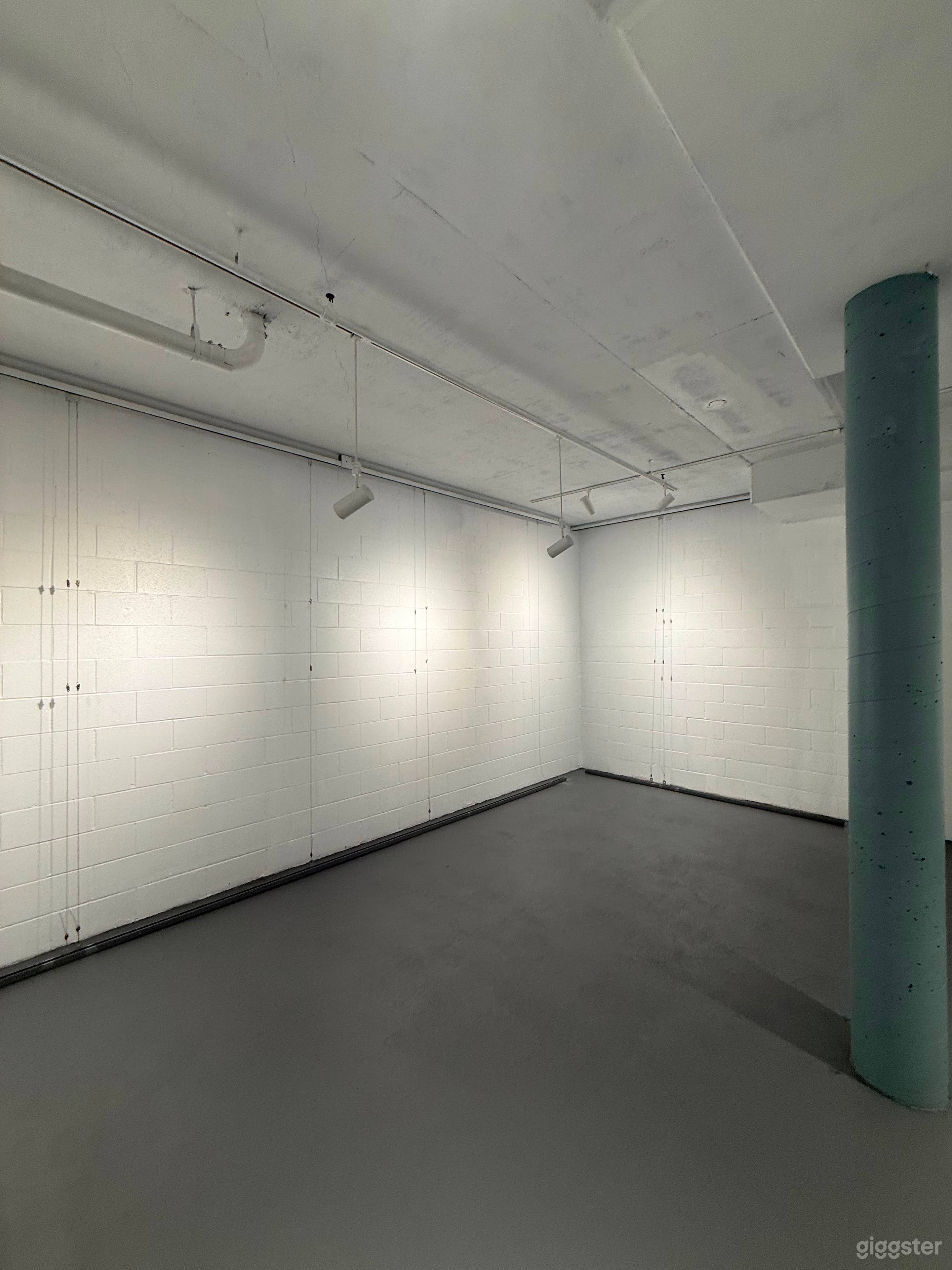 Pop-Up Gallery / Event Space - with Cable System Photo 2