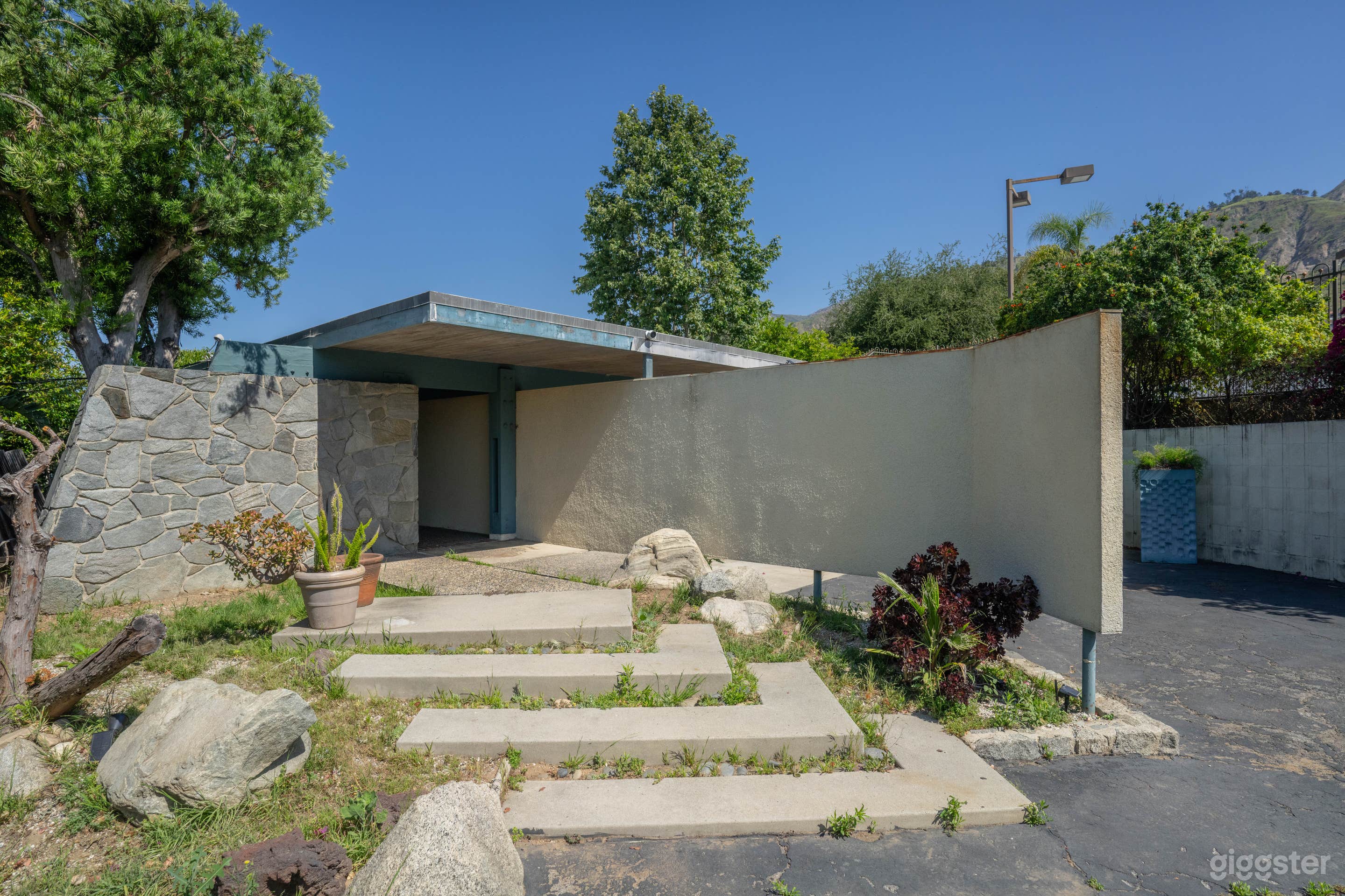 Photogenic Mid-Century Modern Home with Views in LA County Photo 1