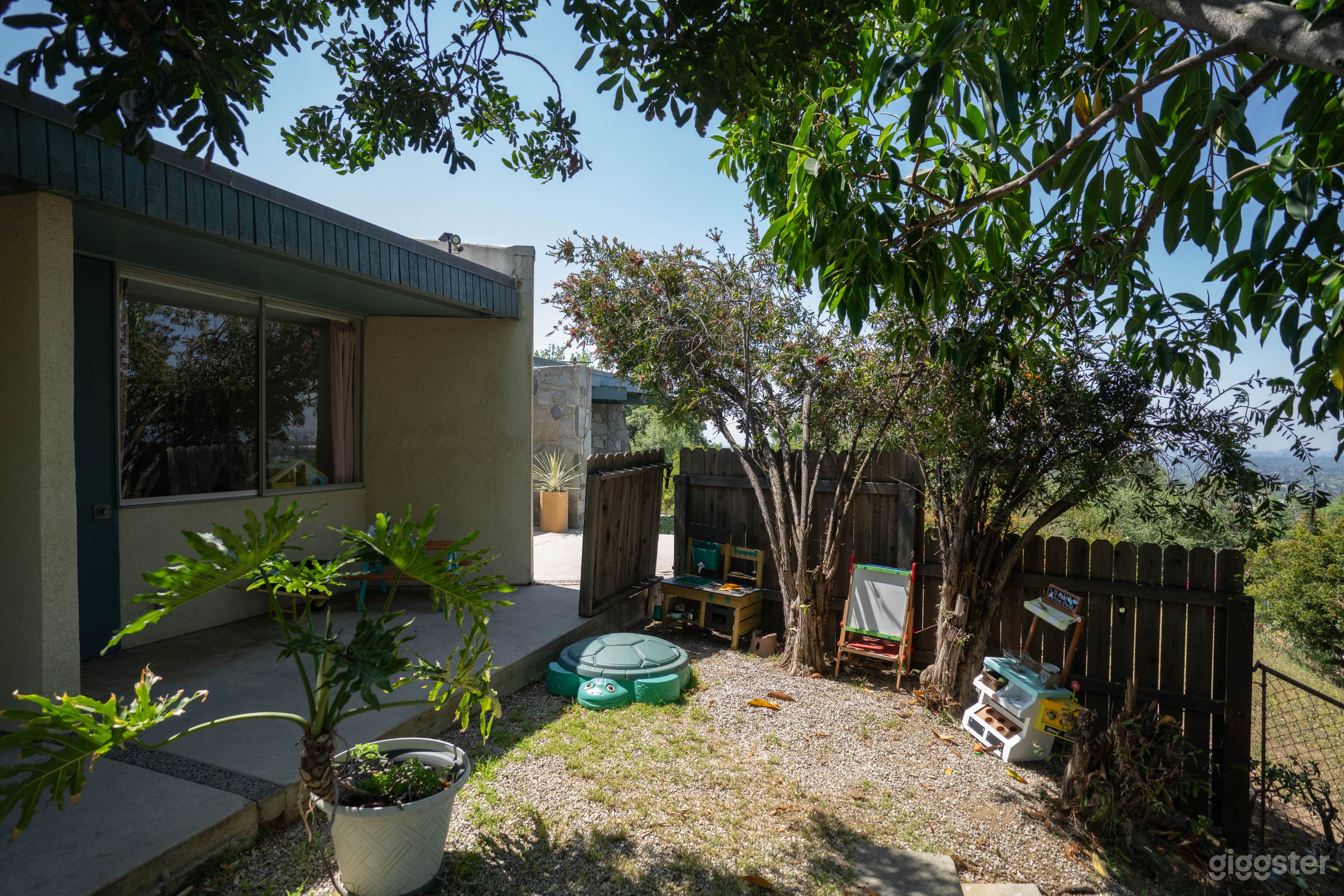 Photogenic Mid-Century Modern Home with Views in LA County Photo 4